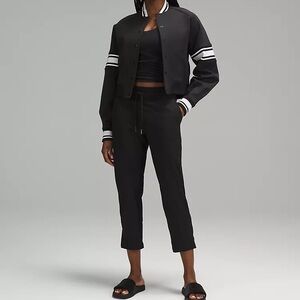 (A11) Lululemon Dance Studio Black Mid-Rise Crop pants, Size 2, EUC